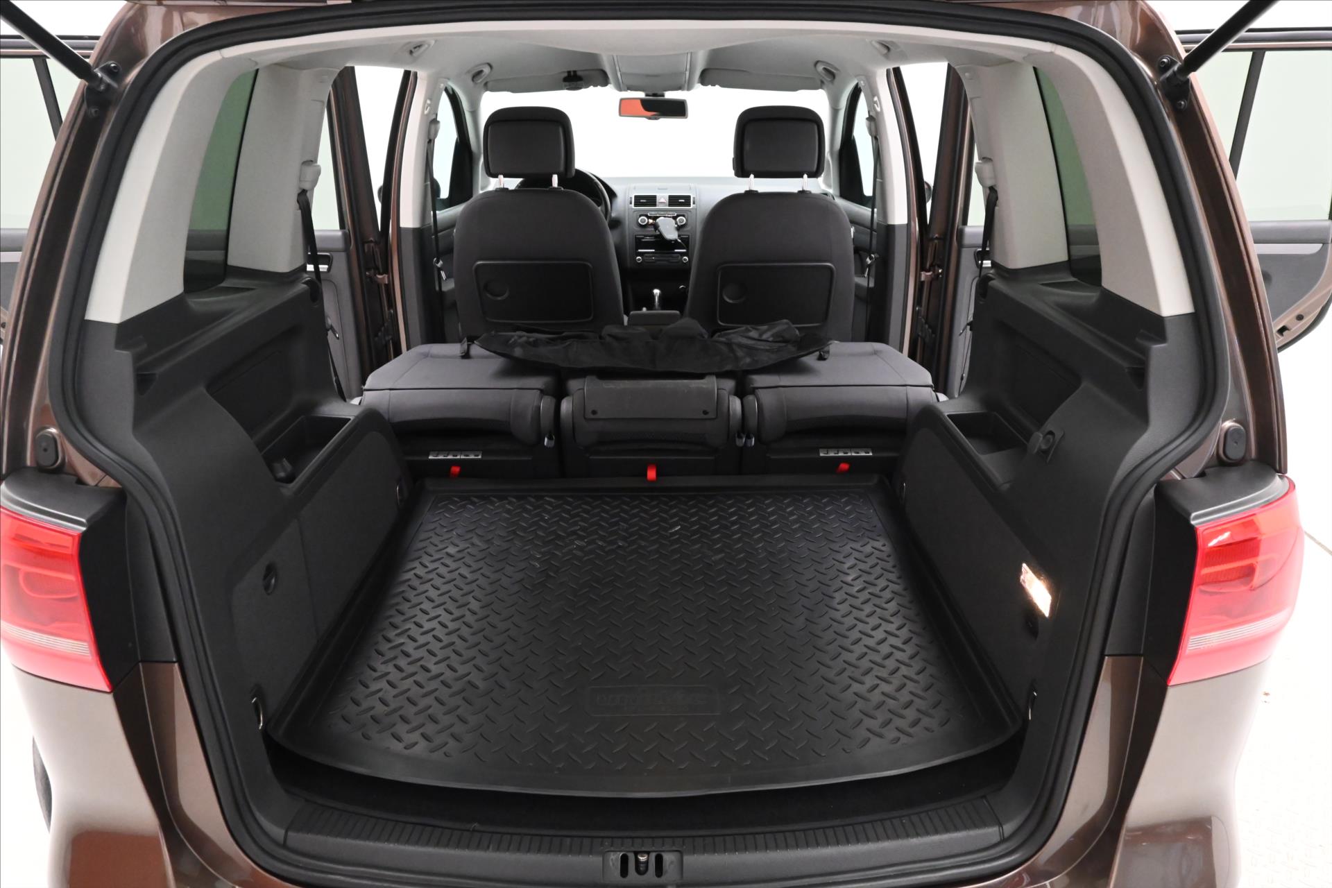 Hlavní fotografie vozu Volkswagen Touran 1,6 TDI 77kW DSG Záruka až 5 let (11)