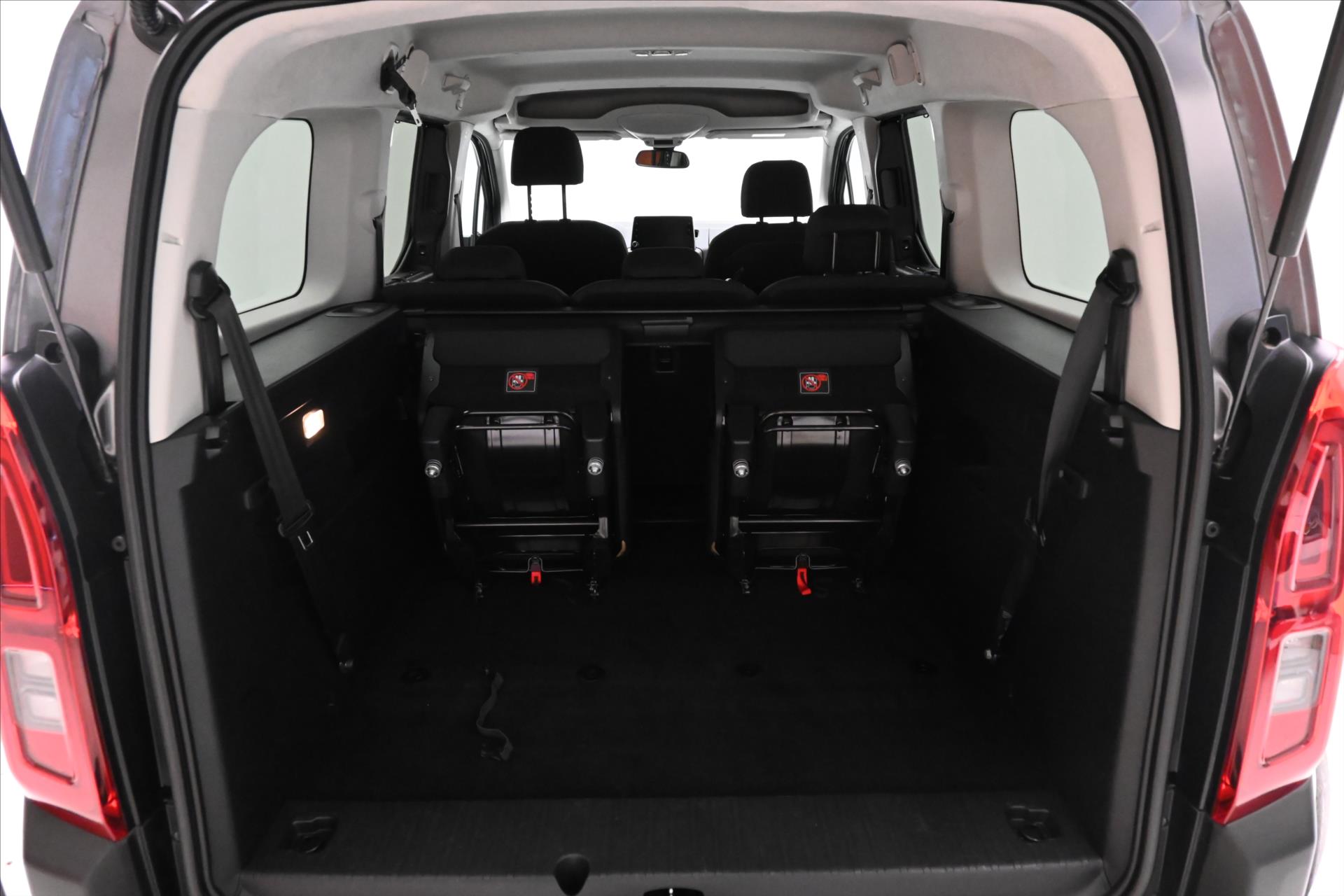 Hlavní fotografie vozu Citroën Berlingo 1,5 BlueHDi 96 kW XL Shine AT8 7míst V TOVÁRNÍ ZÁRUCE (11)