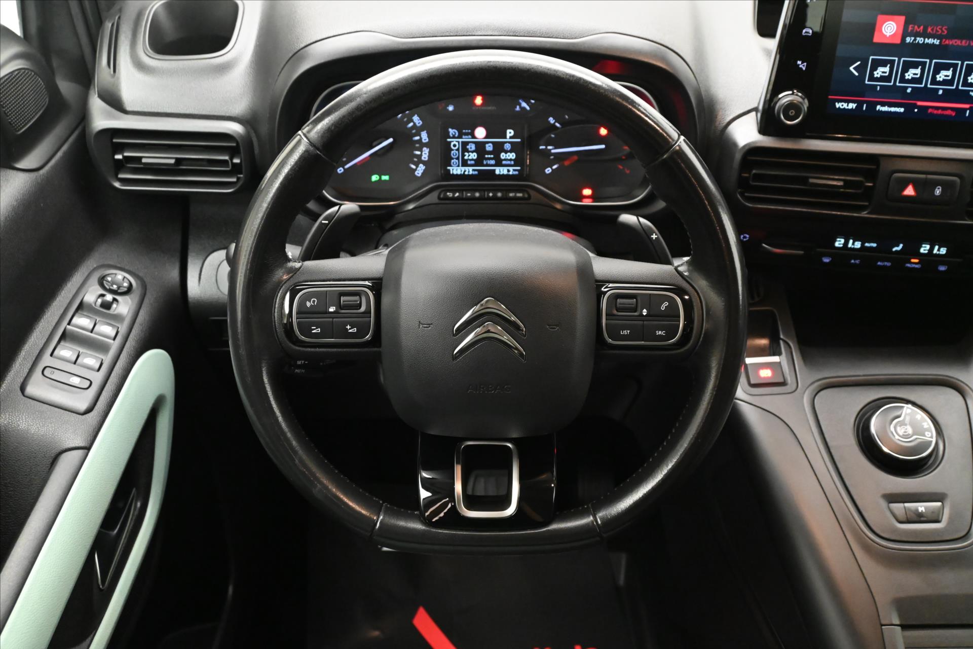 Hlavní fotografie vozu Citroën Berlingo 1,5 BlueHDi 96 kW XL Shine AT8 7míst V TOVÁRNÍ ZÁRUCE (19)