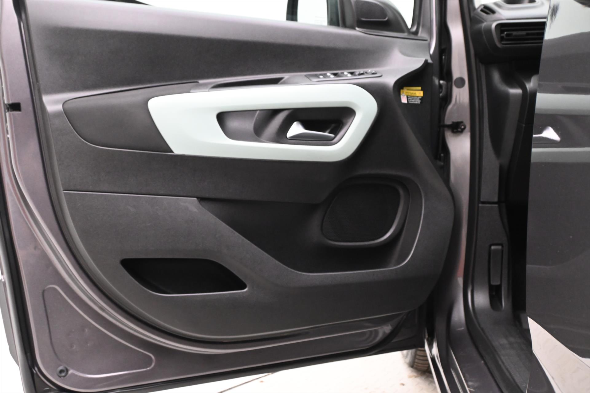 Hlavní fotografie vozu Citroën Berlingo 1,5 BlueHDi 96 kW XL Shine AT8 7míst V TOVÁRNÍ ZÁRUCE (24)