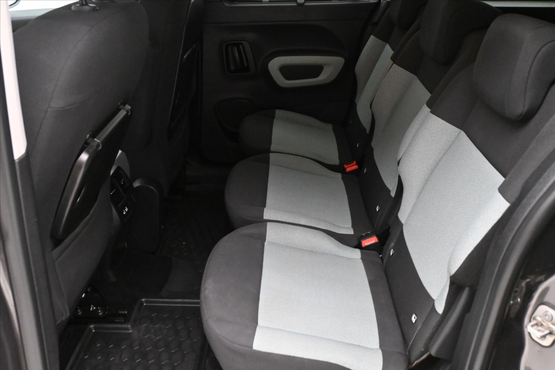 Hlavní fotografie vozu Citroën Berlingo 1,5 BlueHDi 96kW XL Shine AT8 7míst V TOVÁRNÍ ZÁRUCE (15)