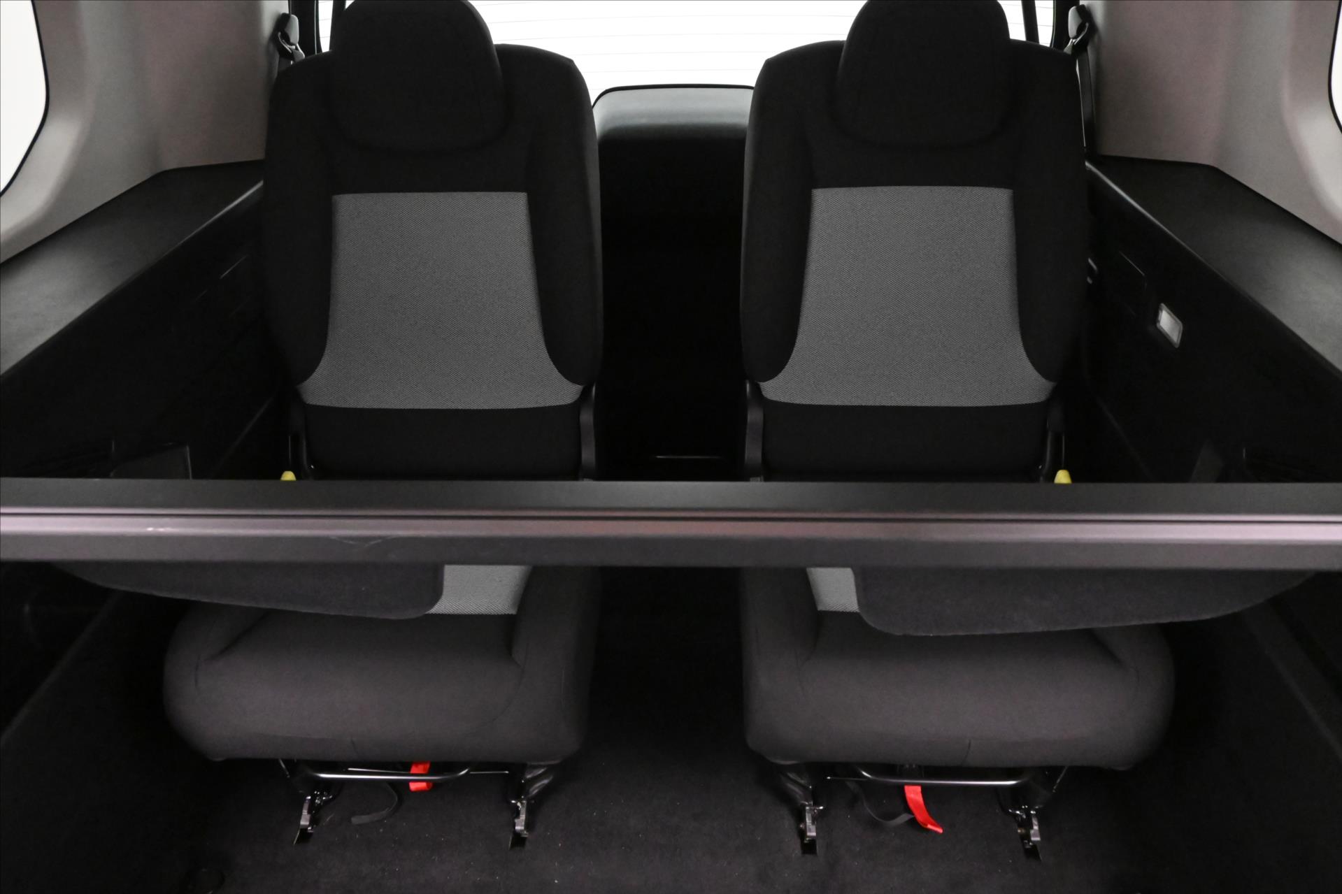 Hlavní fotografie vozu Citroën Berlingo 1,5 BlueHDi 96kW XL Shine AT8 7míst V TOVÁRNÍ ZÁRUCE (28)