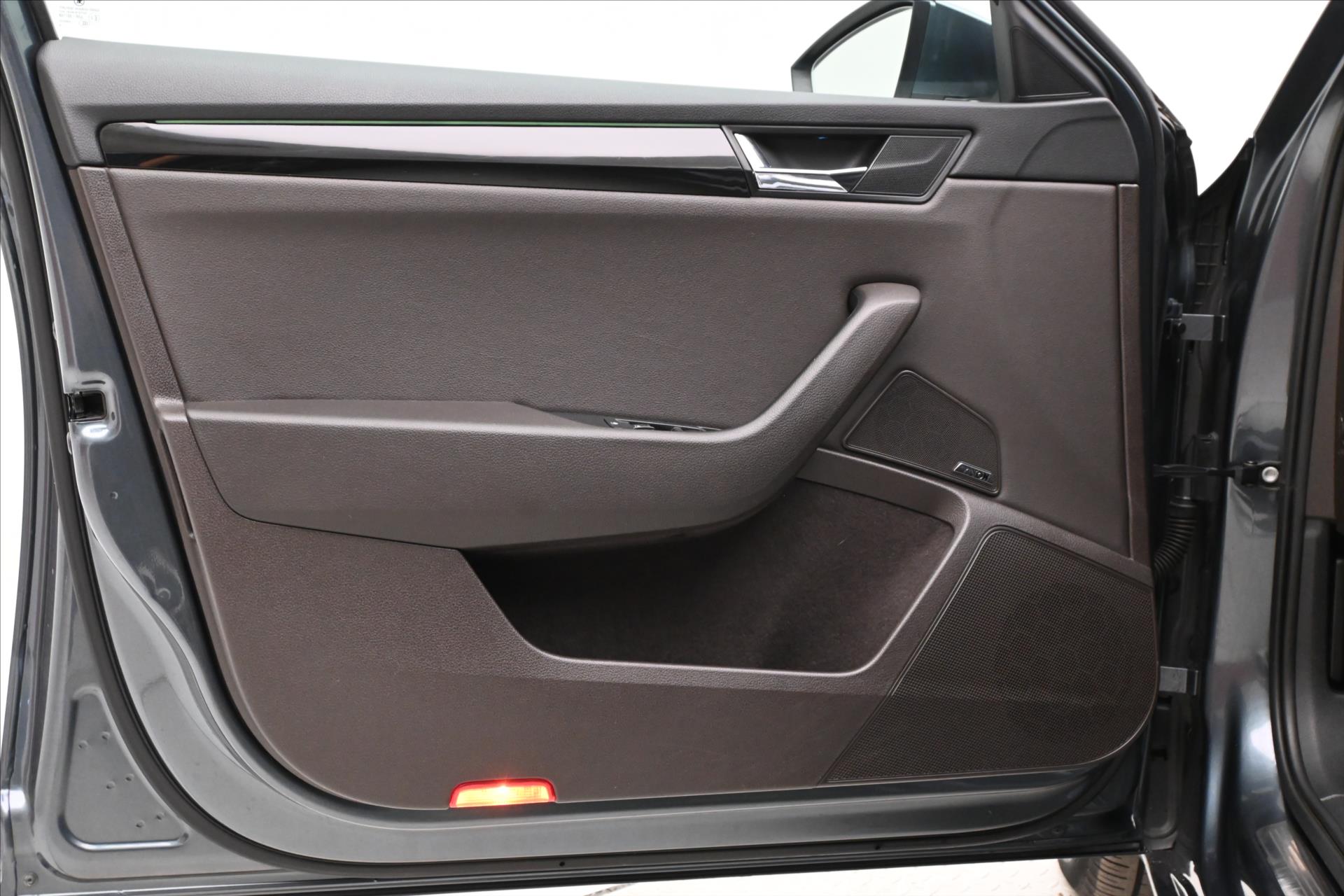 Hlavní fotografie vozu Škoda Superb 2,0 TDI 110 kW L&K Záruka až 5 let (24)