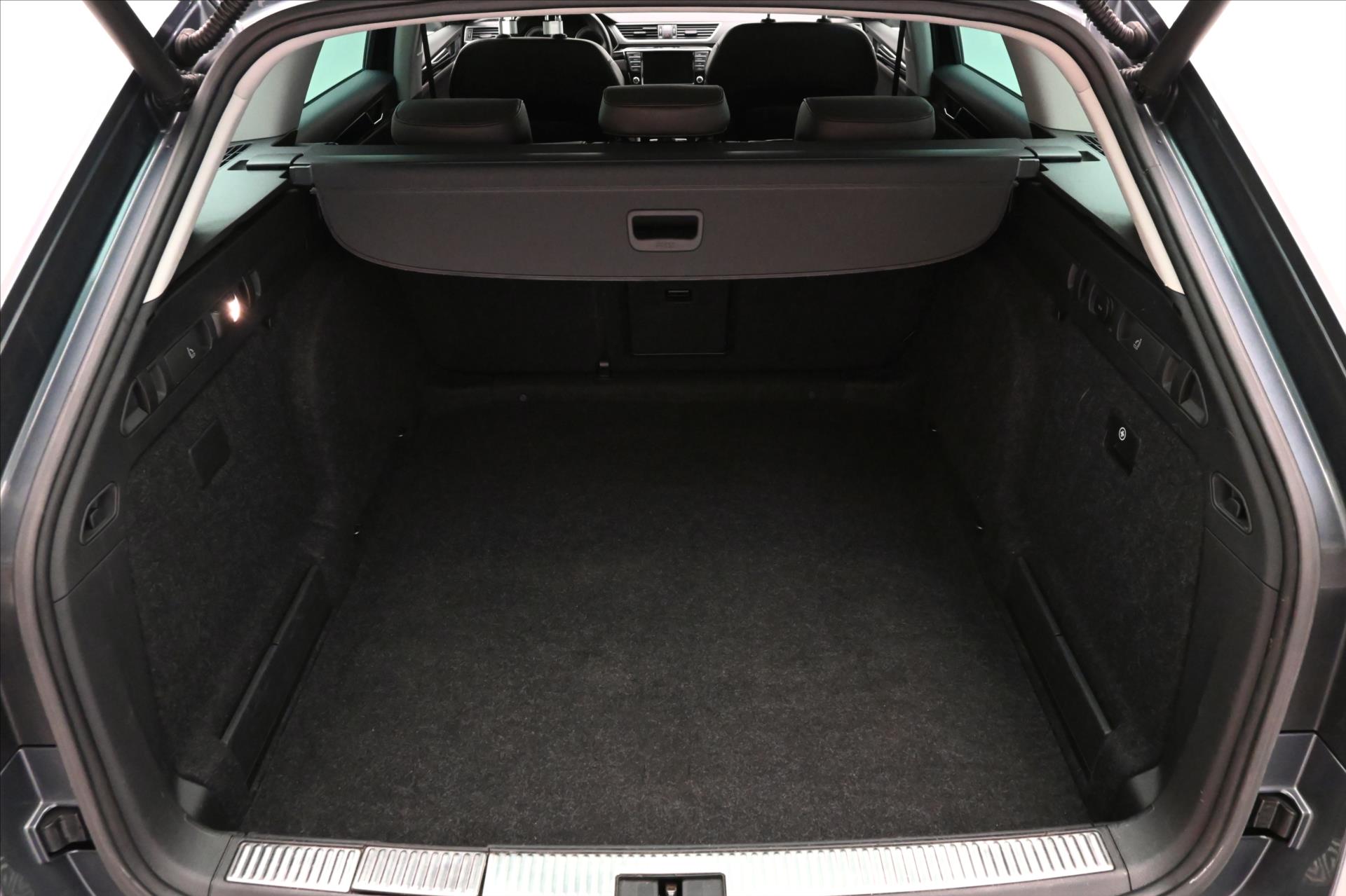 Hlavní fotografie vozu Škoda Superb 2,0 TDI 110kW L&K Záruka až 5 let (11)