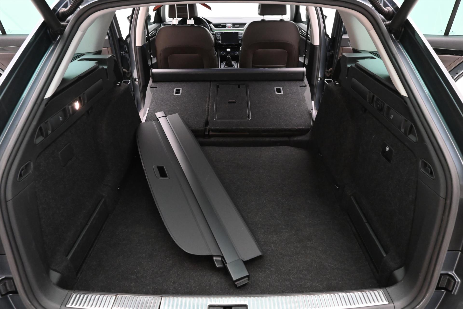 Hlavní fotografie vozu Škoda Superb 2,0 TDI 110kW L&K Záruka až 5 let (12)