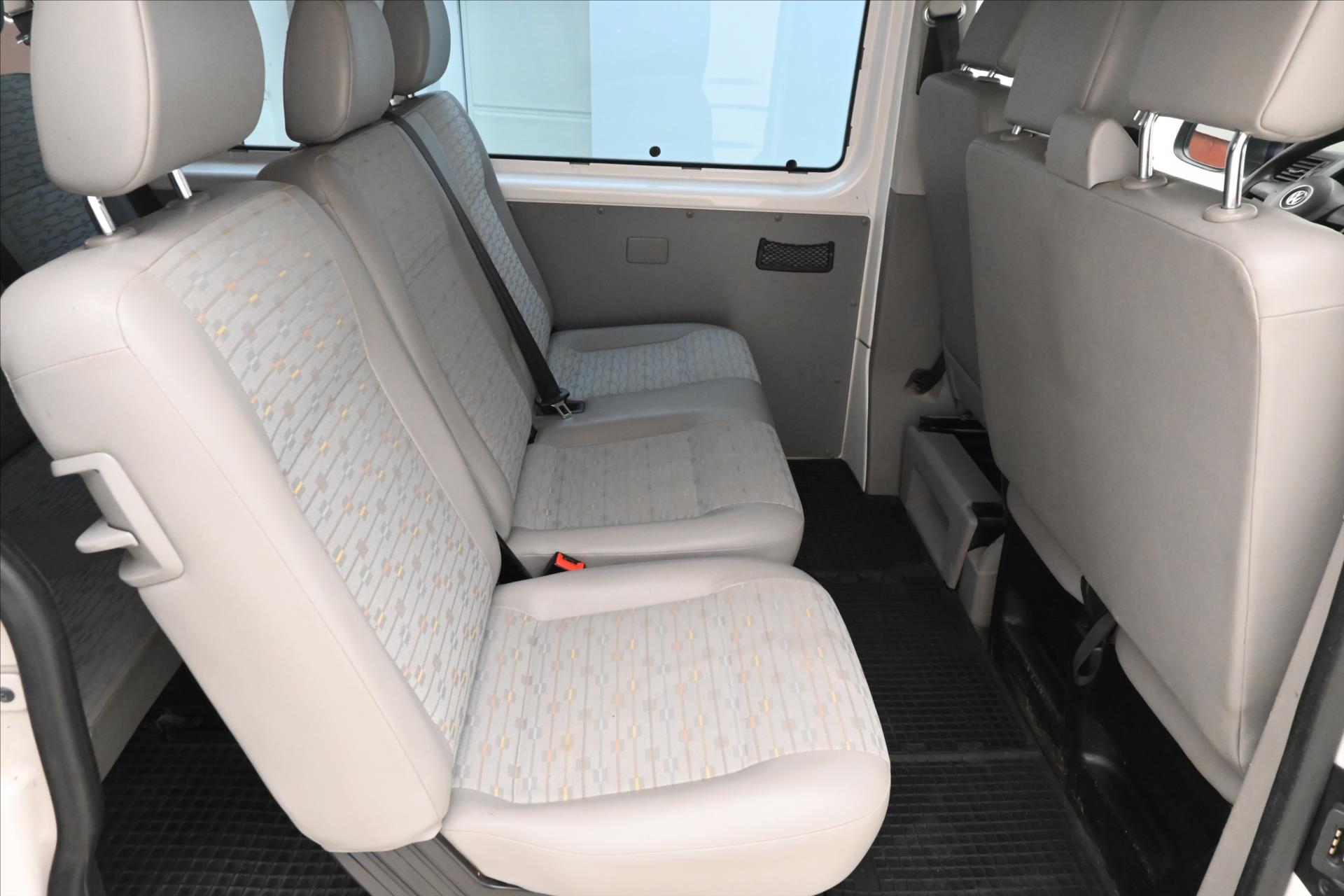 Hlavní fotografie vozu Volkswagen Transporter 2,0 TDI 75 kW 9 míst (14)
