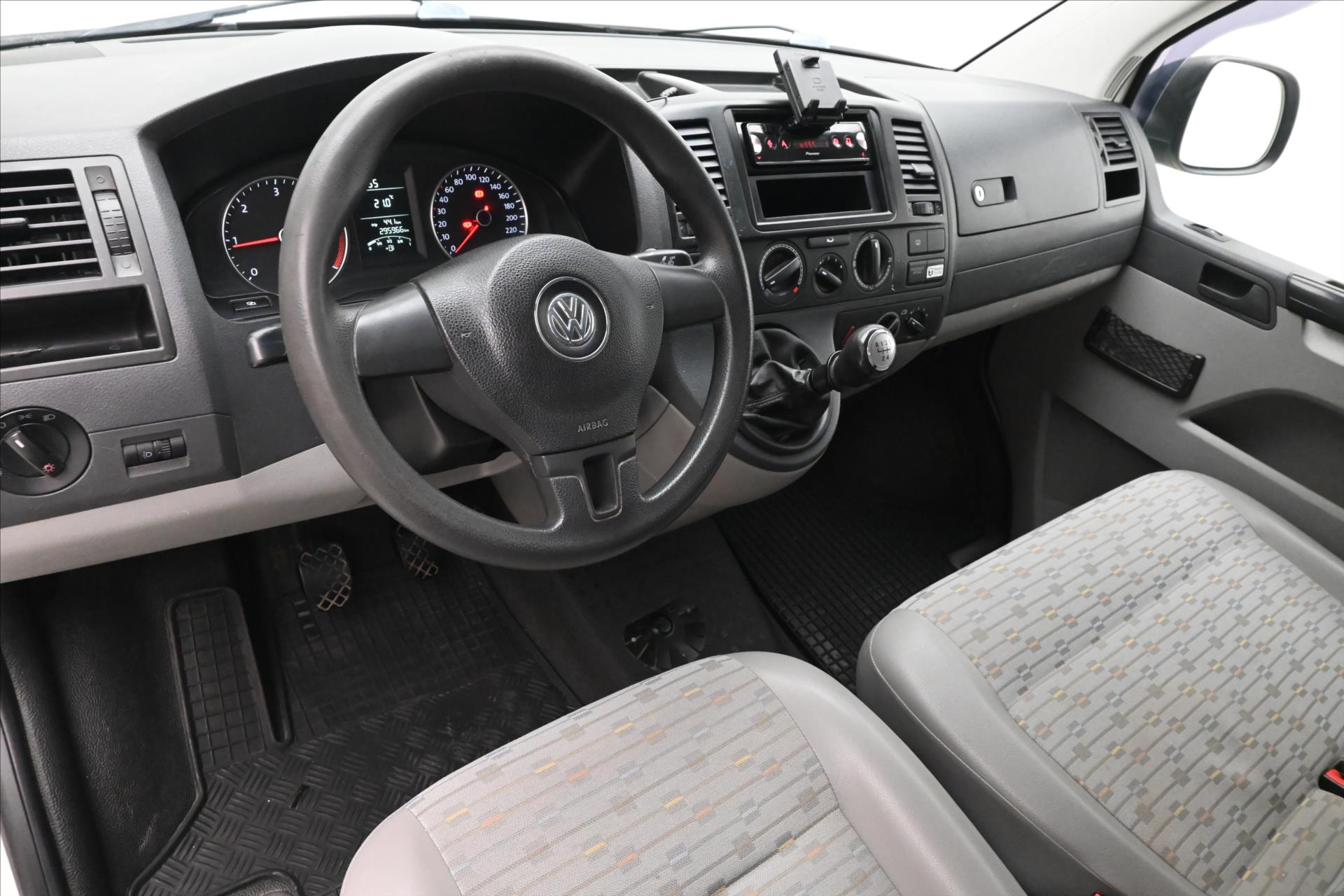 Hlavní fotografie vozu Volkswagen Transporter 2,0 TDI 75 kW 9 míst (19)