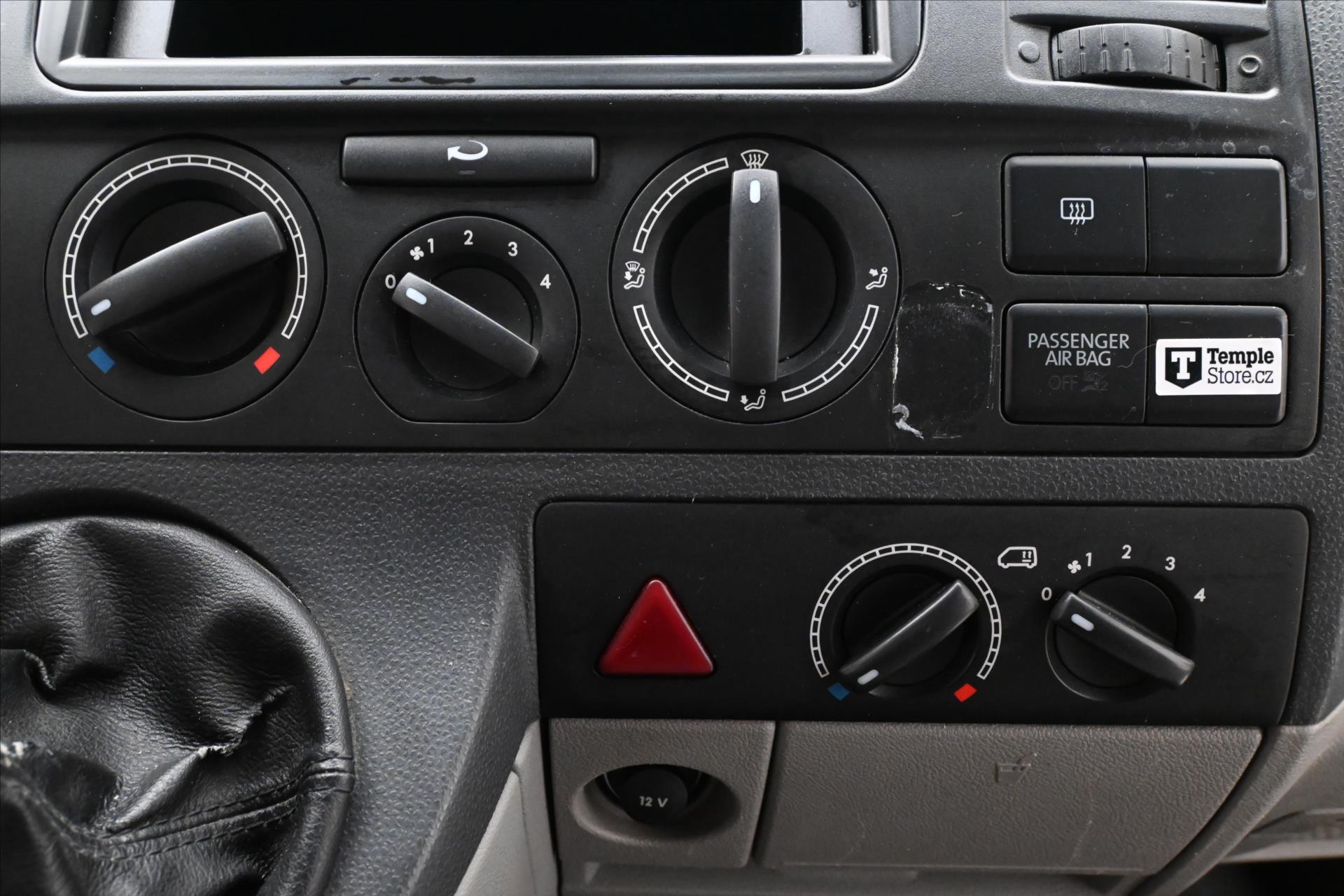 Hlavní fotografie vozu Volkswagen Transporter 2,0 TDI 75 kW 9 míst (21)