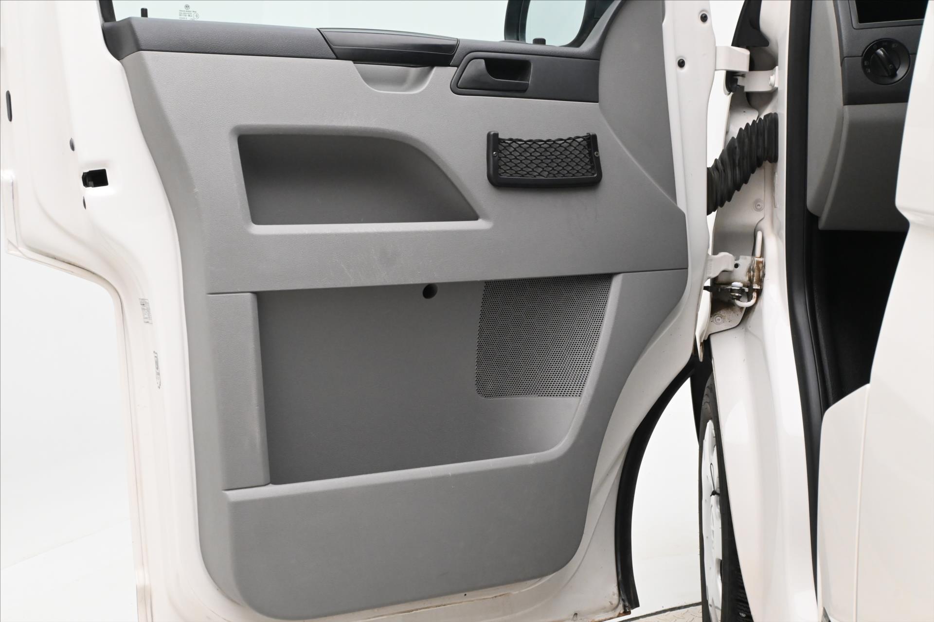 Hlavní fotografie vozu Volkswagen Transporter 2,0 TDI 75 kW 9 míst (23)