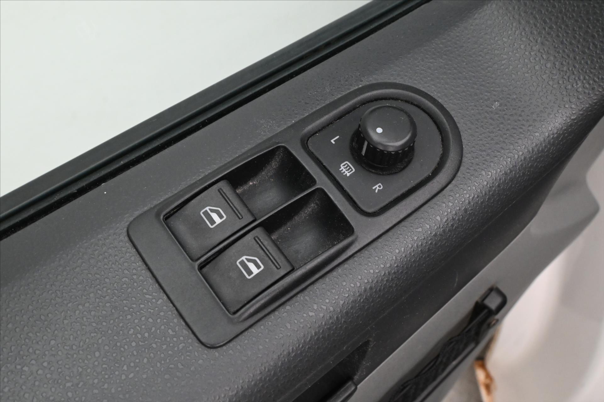 Hlavní fotografie vozu Volkswagen Transporter 2,0 TDI 75 kW 9 míst (24)