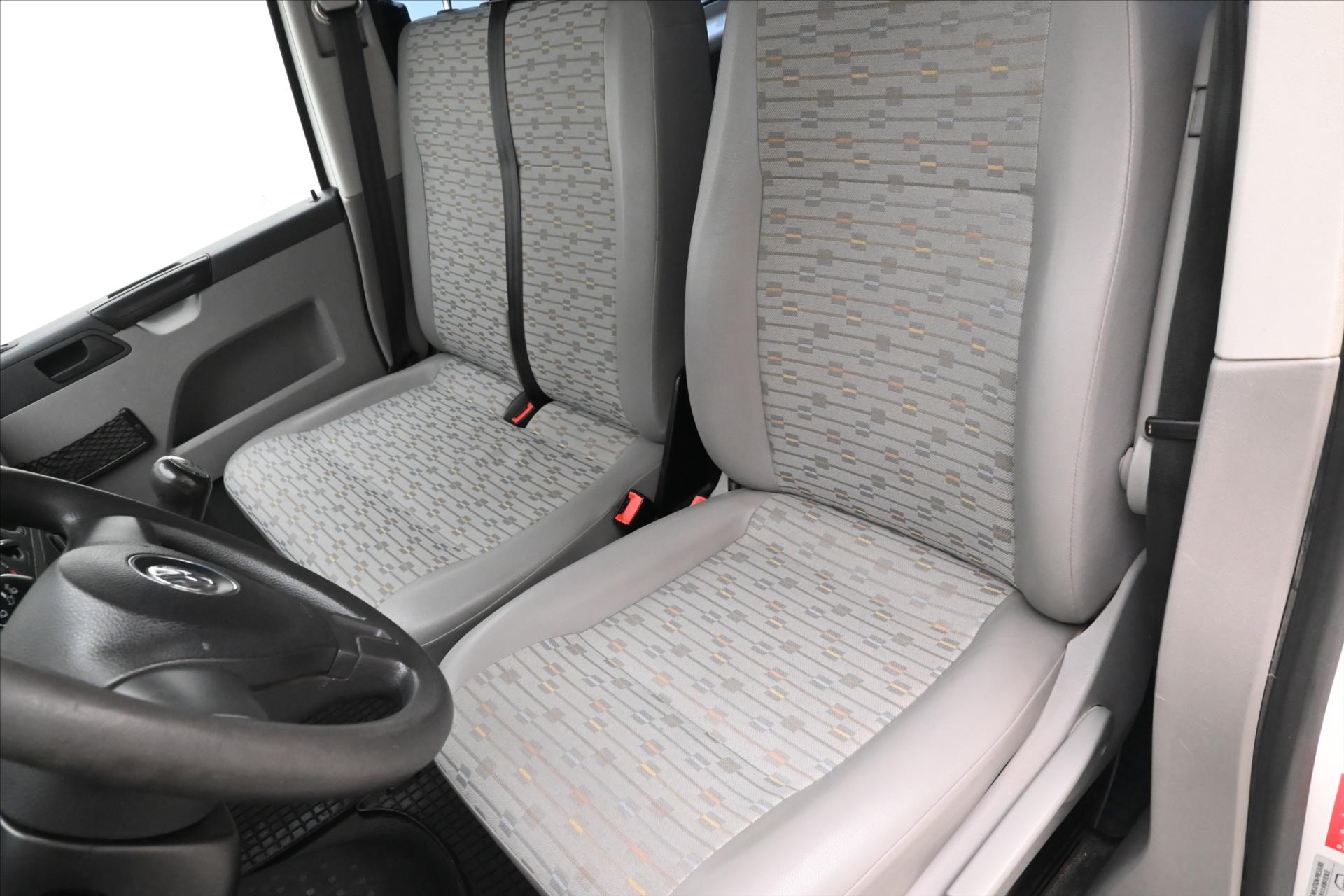 Hlavní fotografie vozu Volkswagen Transporter 2,0 TDI 75 kW 9 míst (26)