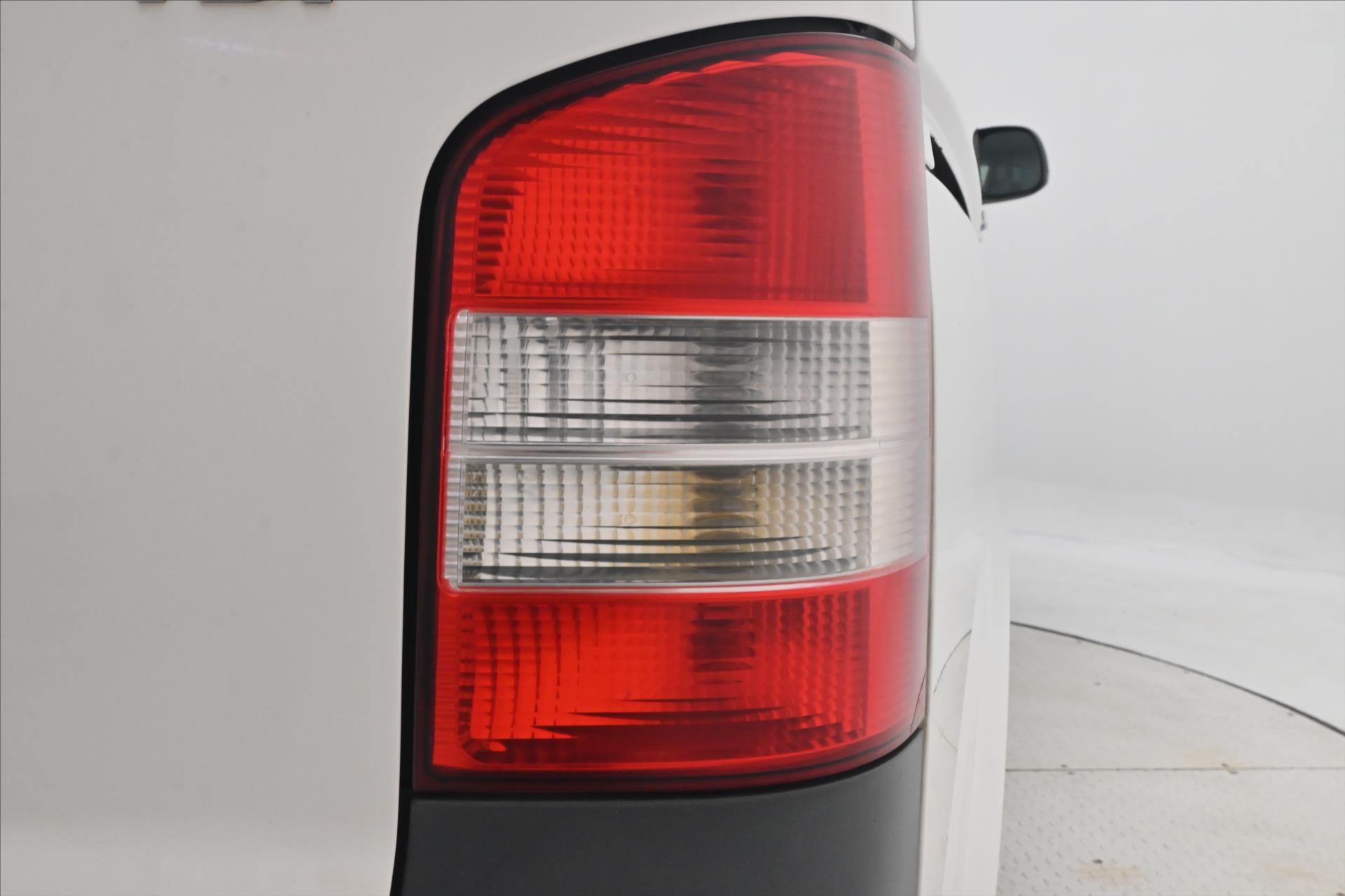 Hlavní fotografie vozu Volkswagen Transporter 2,0 TDI 75 kW 9 míst (29)