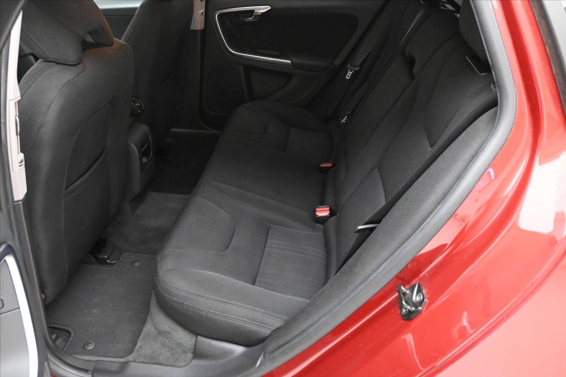 Hlavní fotografie vozu Volvo V60 1,6 D2 84 kW Manuál (14)