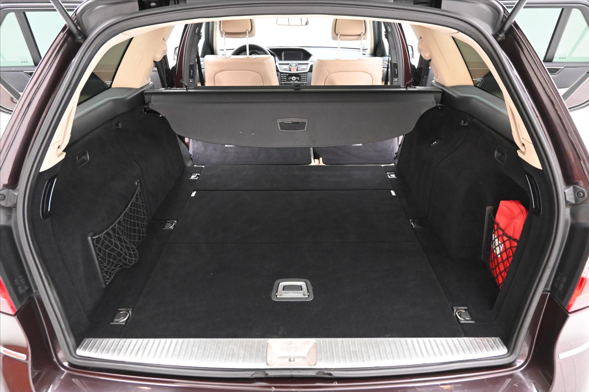 Hlavní fotografie vozu Mercedes-Benz Třídy E 3,0 350 CDi 195 kW Plný servis (11)