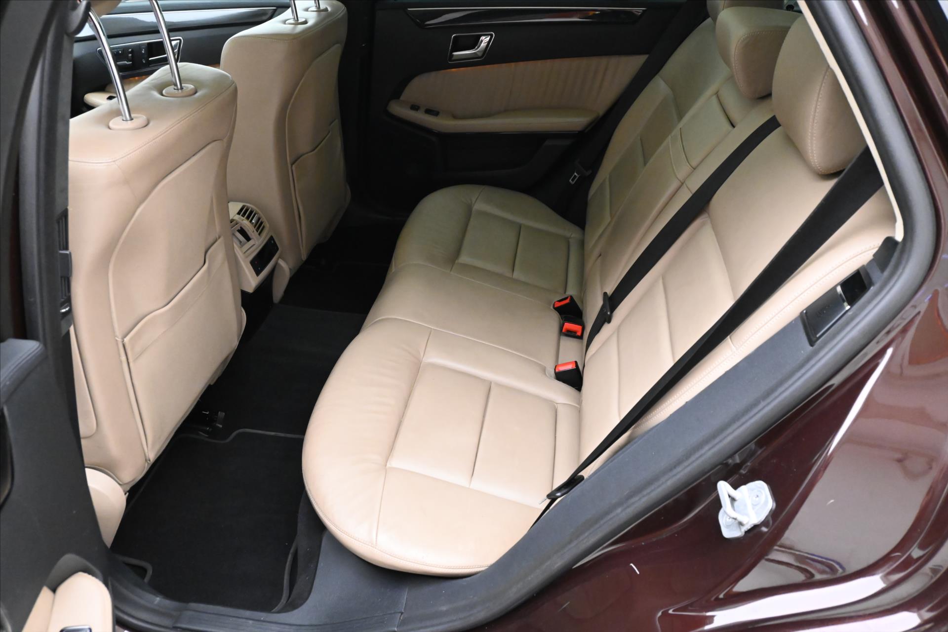 Hlavní fotografie vozu Mercedes-Benz Třídy E 3,0 350 CDi 195 kW Plný servis (14)