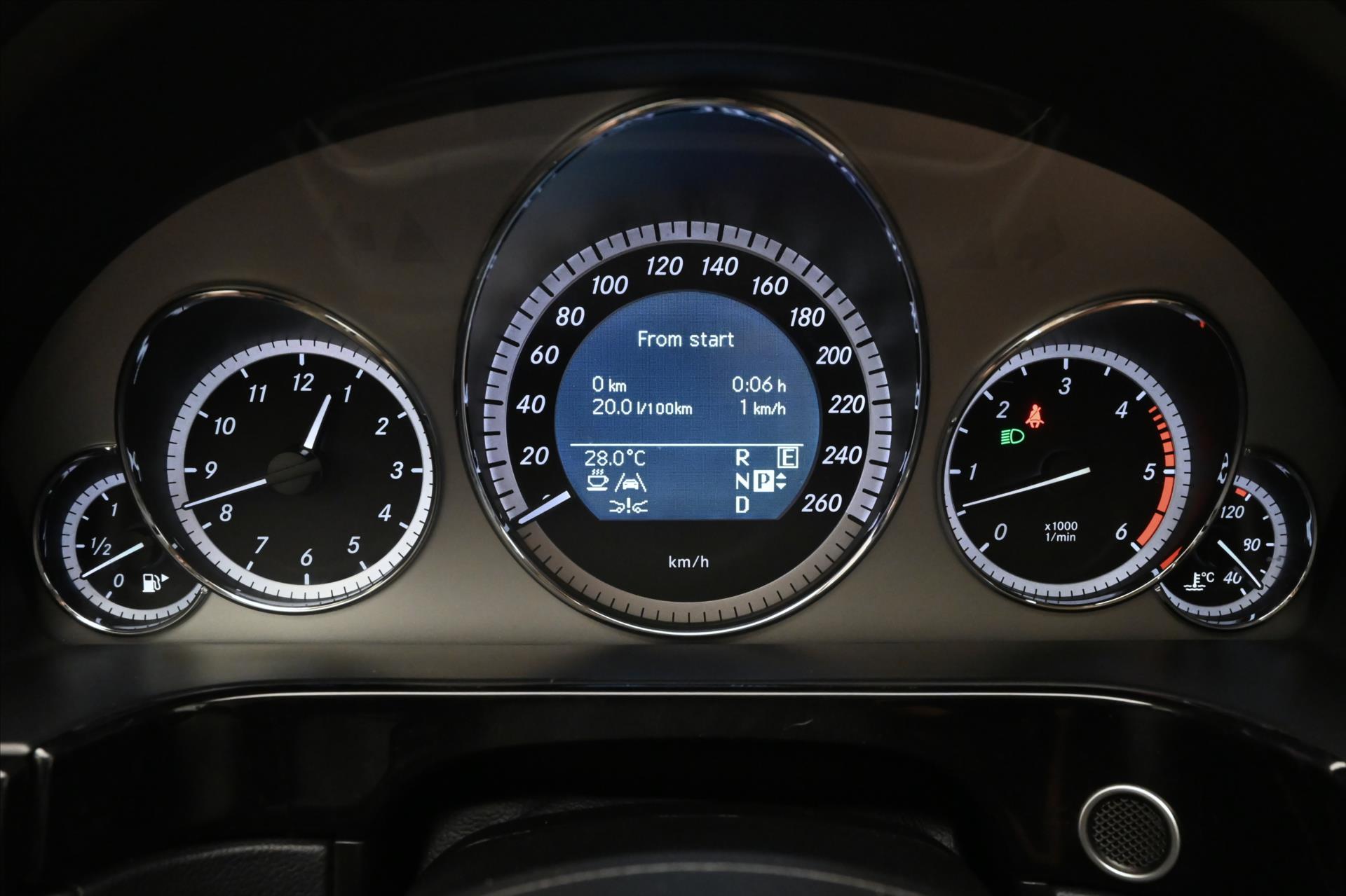 Hlavní fotografie vozu Mercedes-Benz Třídy E 3,0 350 CDi 195 kW Plný servis (16)