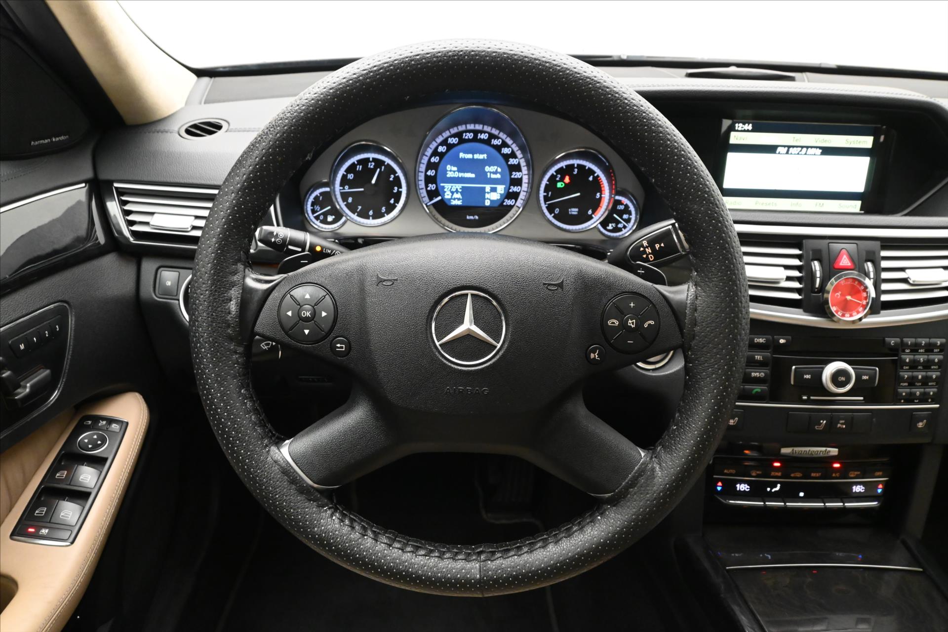 Hlavní fotografie vozu Mercedes-Benz Třídy E 3,0 350 CDi 195 kW Plný servis (18)