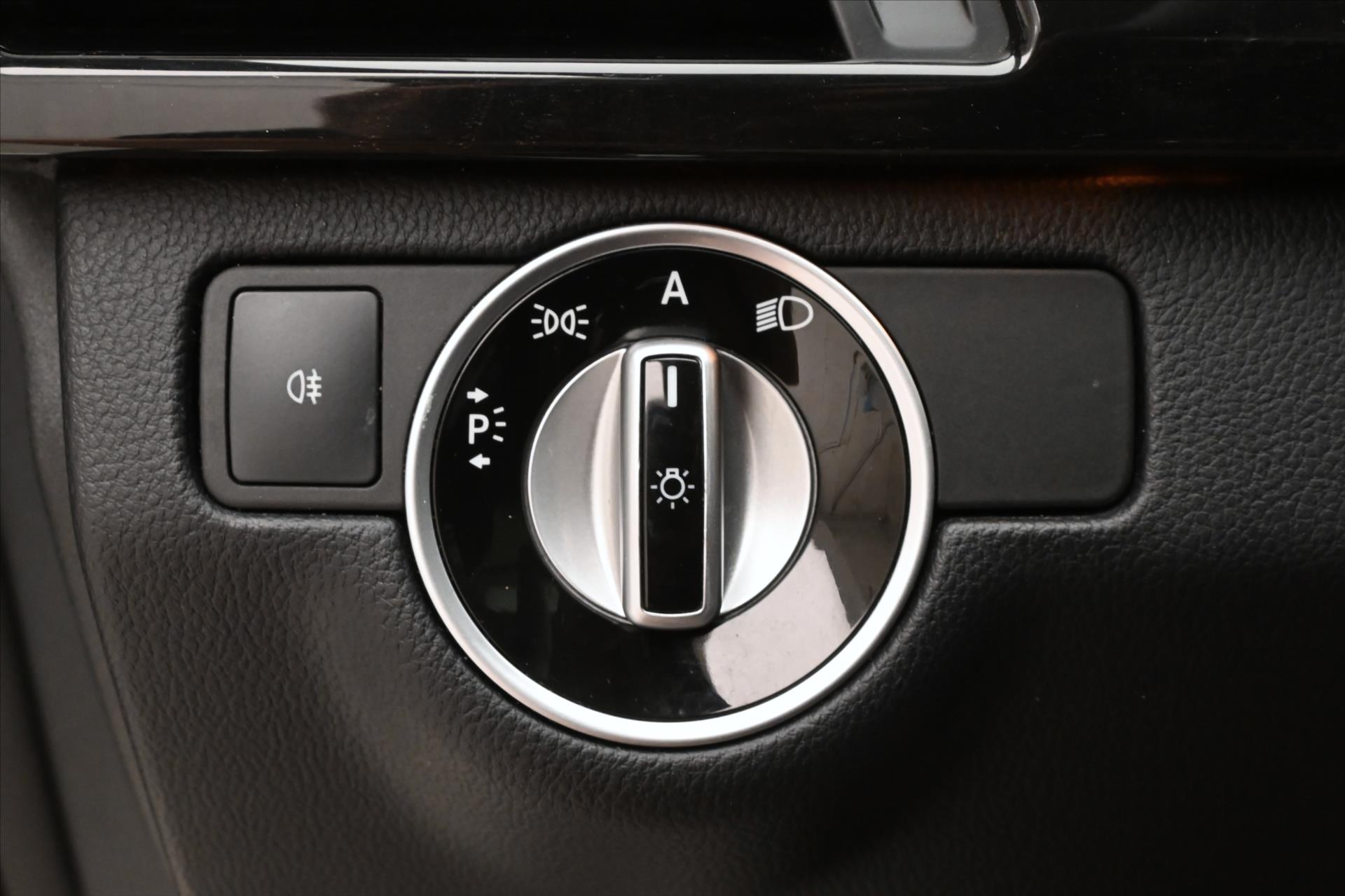 Hlavní fotografie vozu Mercedes-Benz Třídy E 3,0 350 CDi 195 kW Plný servis (26)