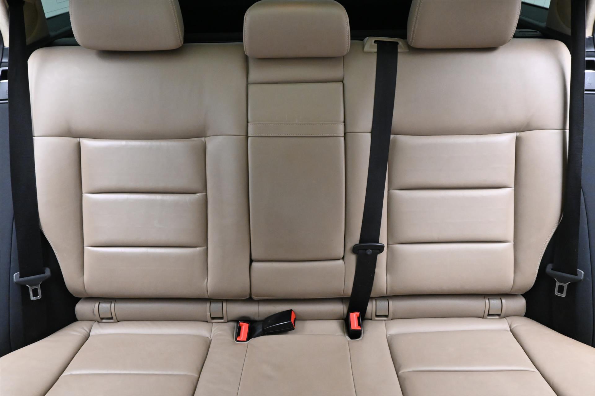 Hlavní fotografie vozu Mercedes-Benz Třídy E 3,0 350 CDi 195 kW Plný servis (28)
