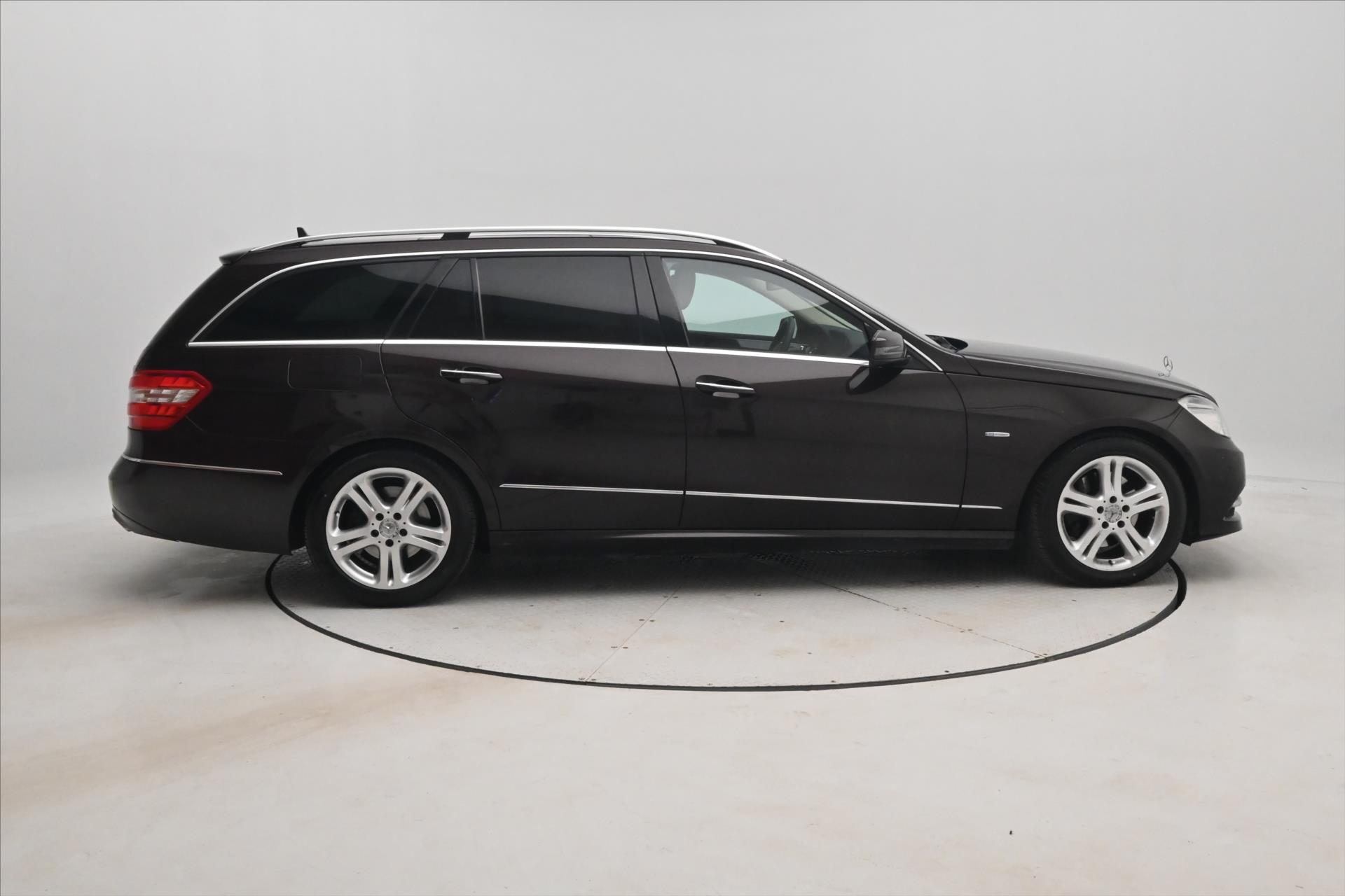 Hlavní fotografie vozu Mercedes-Benz Třídy E 3,0 350 CDi 195 kW Plný servis (4)