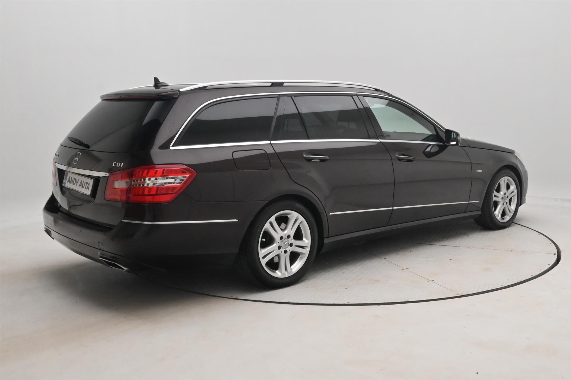 Hlavní fotografie vozu Mercedes-Benz Třídy E 3,0 350 CDi 195 kW Plný servis (5)