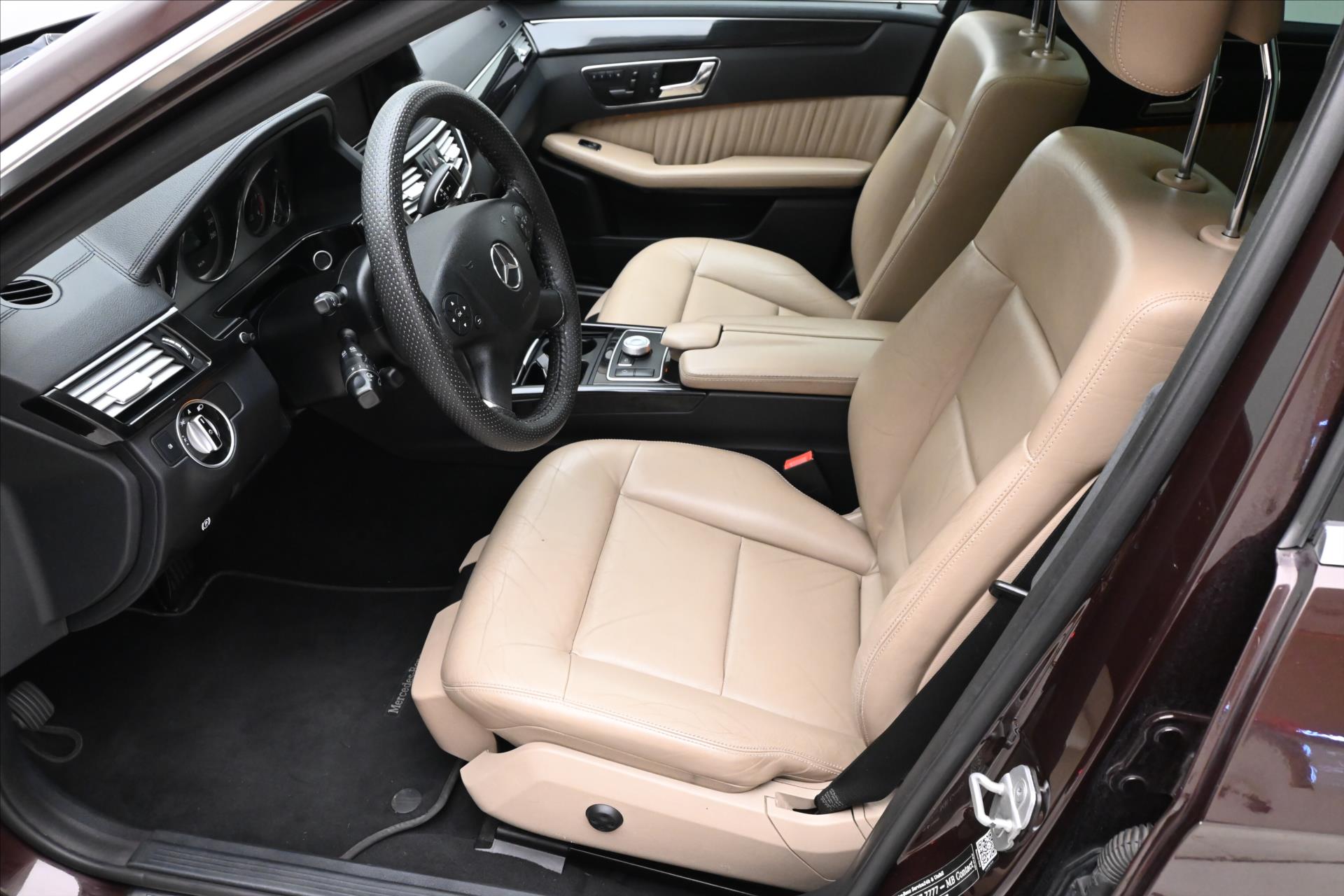 Hlavní fotografie vozu Mercedes-Benz Třídy E 3,0 350 CDi 195kW Plný servis (13)