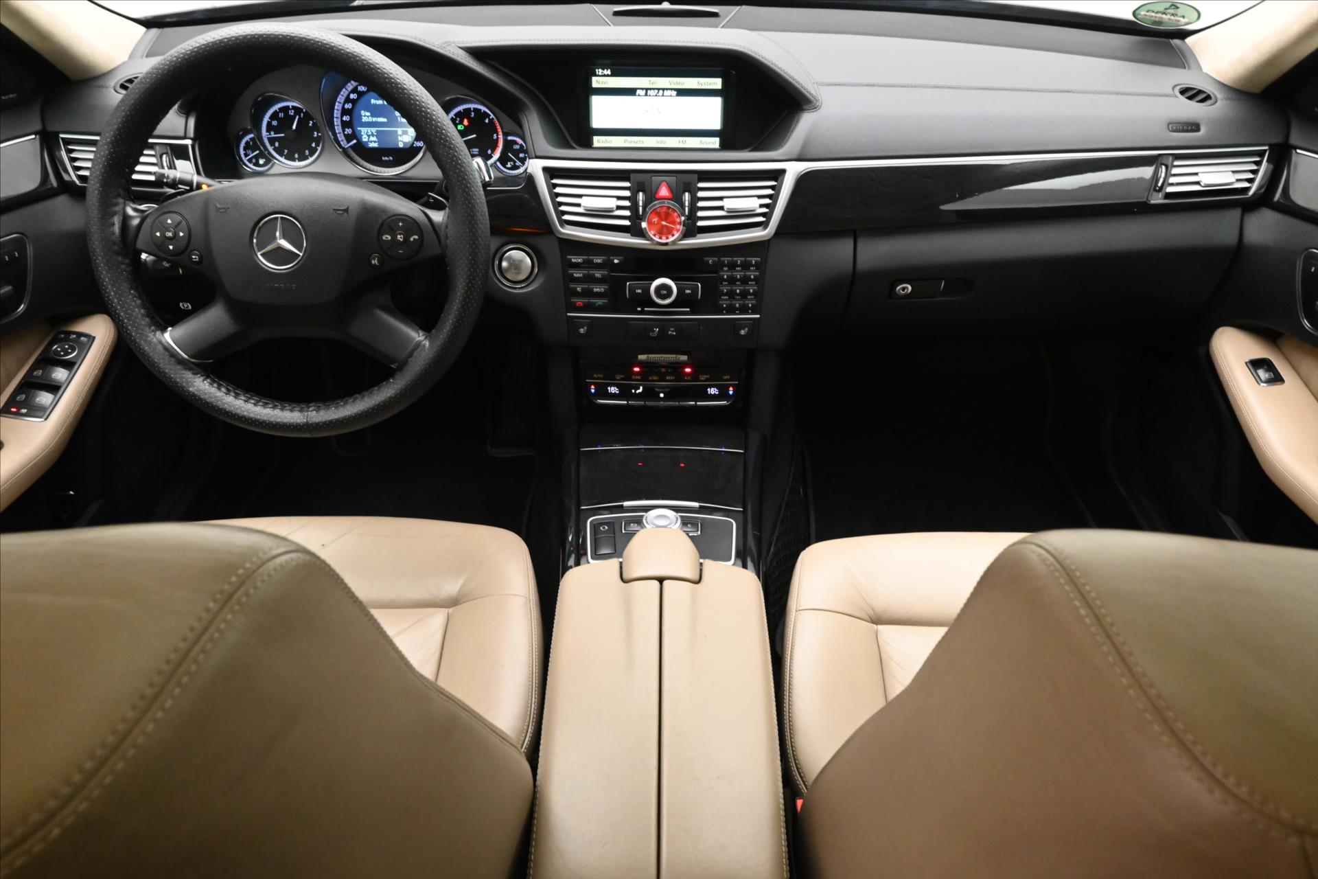Hlavní fotografie vozu Mercedes-Benz Třídy E 3,0 350 CDi 195kW Plný servis (15)