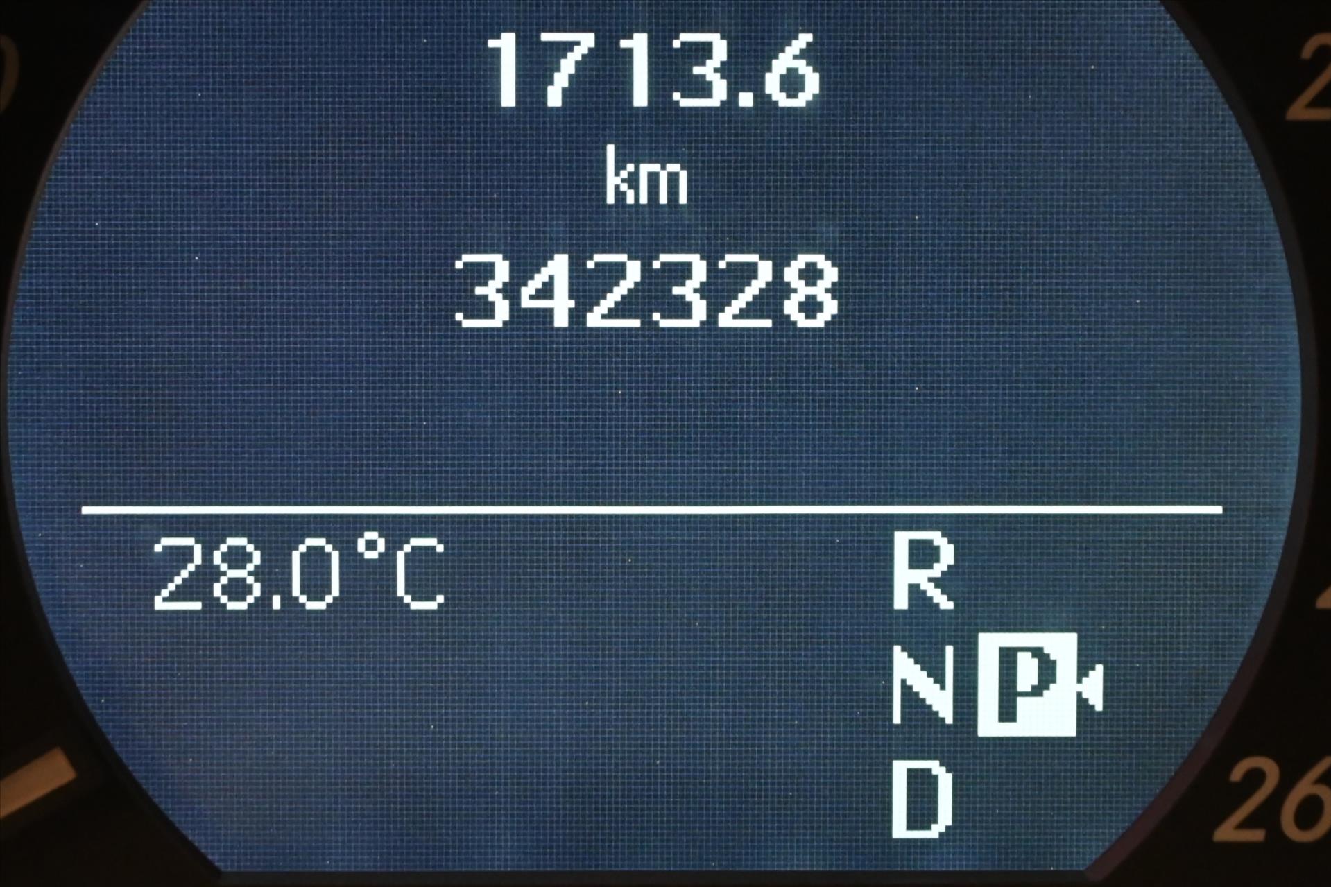 Hlavní fotografie vozu Mercedes-Benz Třídy E 3,0 350 CDi 195kW Plný servis (17)