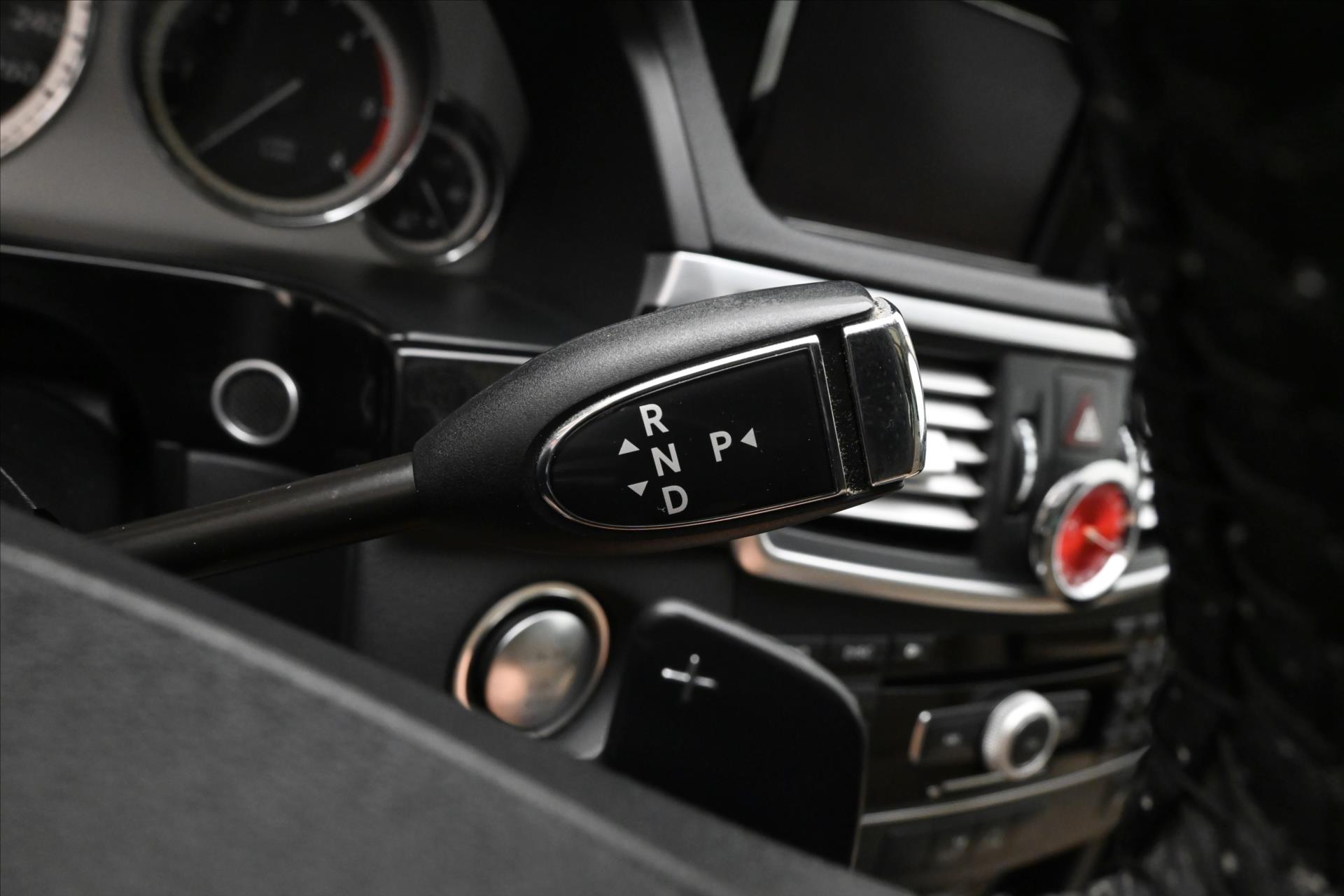 Hlavní fotografie vozu Mercedes-Benz Třídy E 3,0 350 CDi 195kW Plný servis (22)
