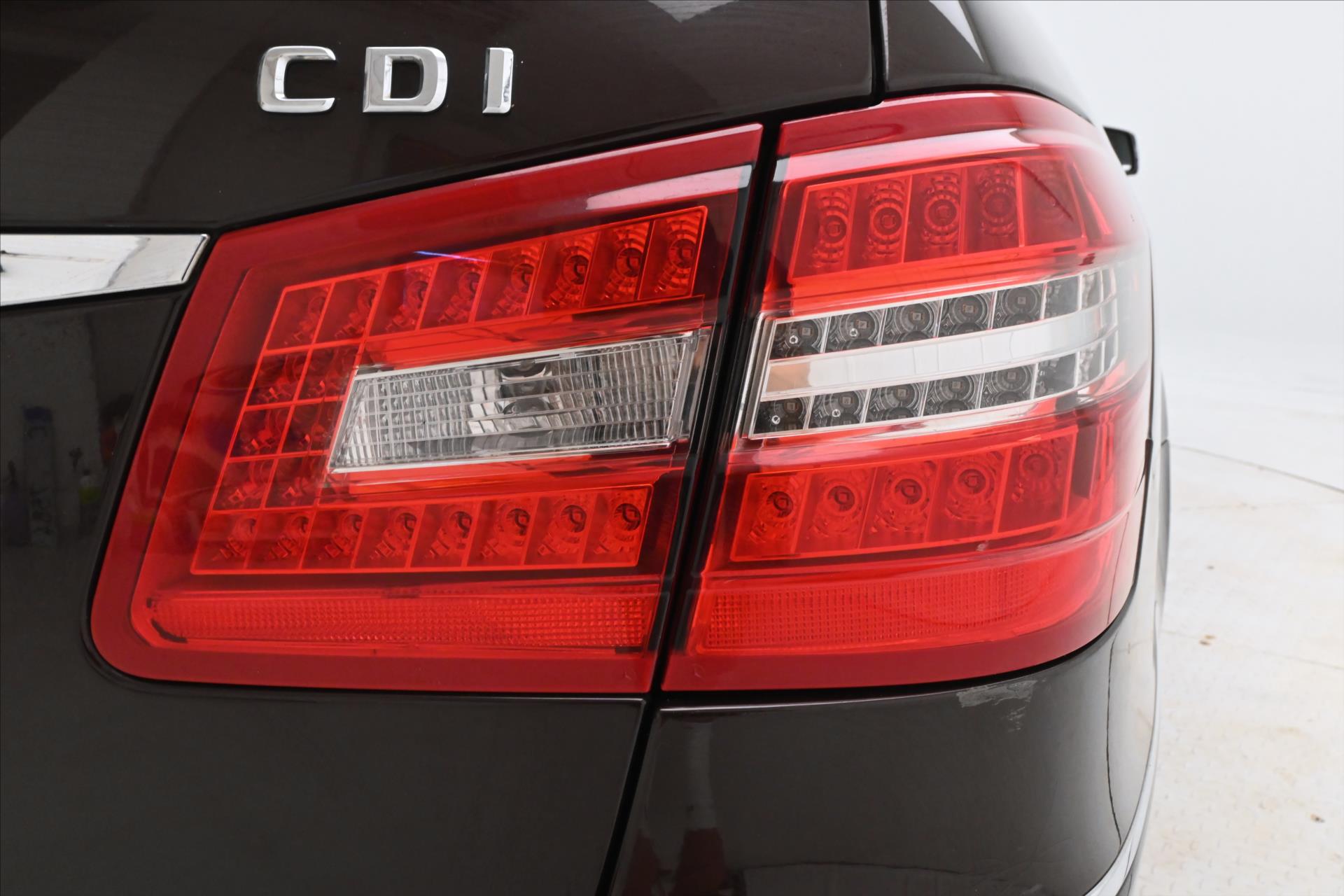 Hlavní fotografie vozu Mercedes-Benz Třídy E 3,0 350 CDi 195kW Plný servis (30)