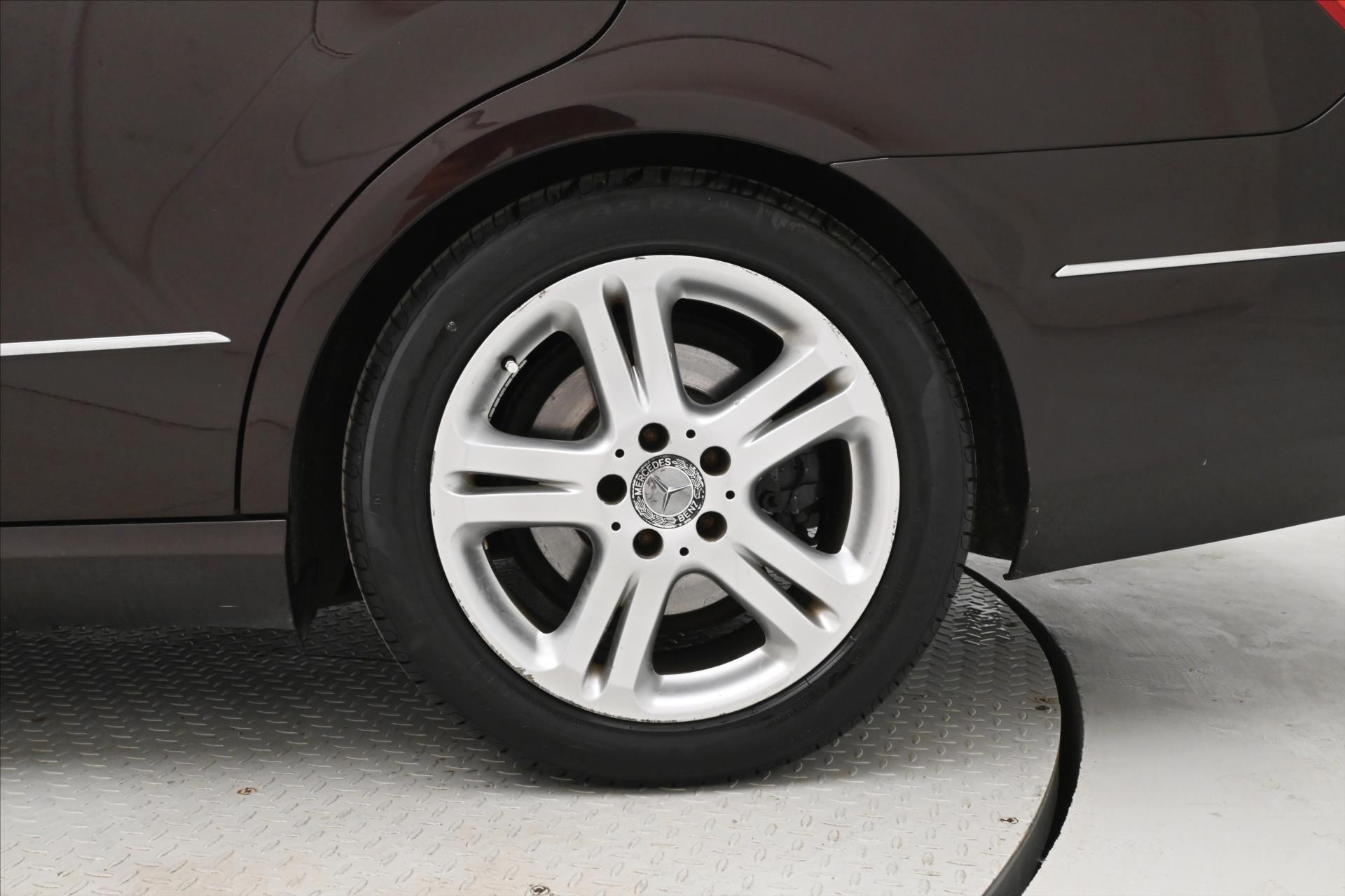 Hlavní fotografie vozu Mercedes-Benz Třídy E 3,0 350 CDi 195kW Plný servis (31)