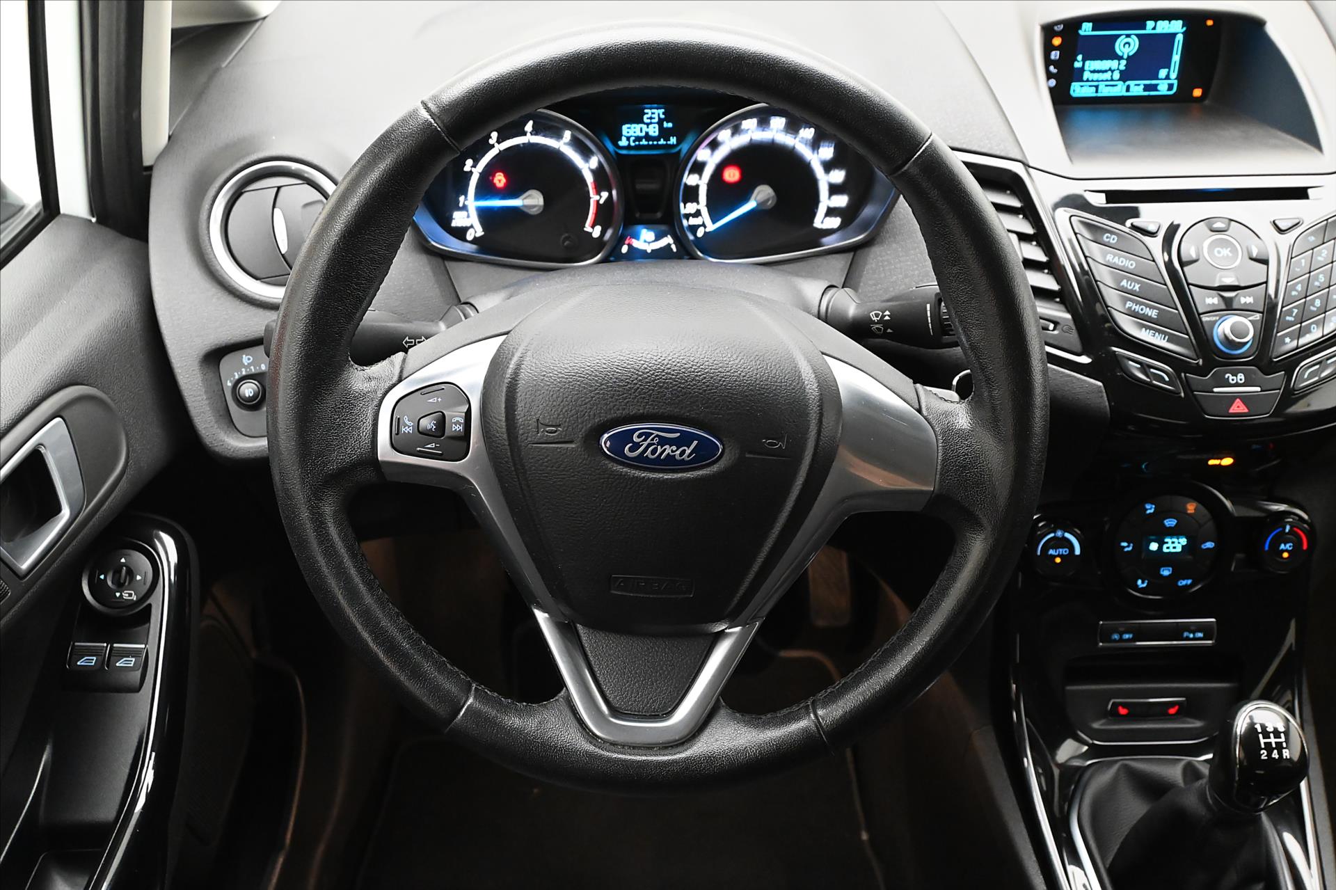 Hlavní fotografie vozu Ford Fiesta 1,0 EcoBoost 74kW Titanium (18)