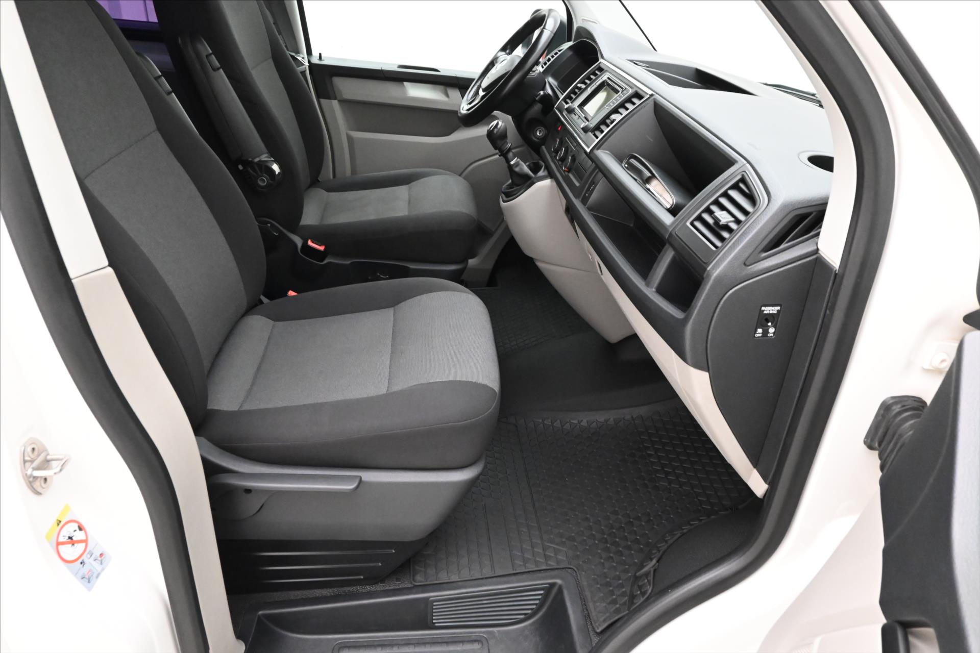 Hlavní fotografie vozu Volkswagen Transporter 2,0 TDI 110 kW 8míst Long Nezáv. topení (13)