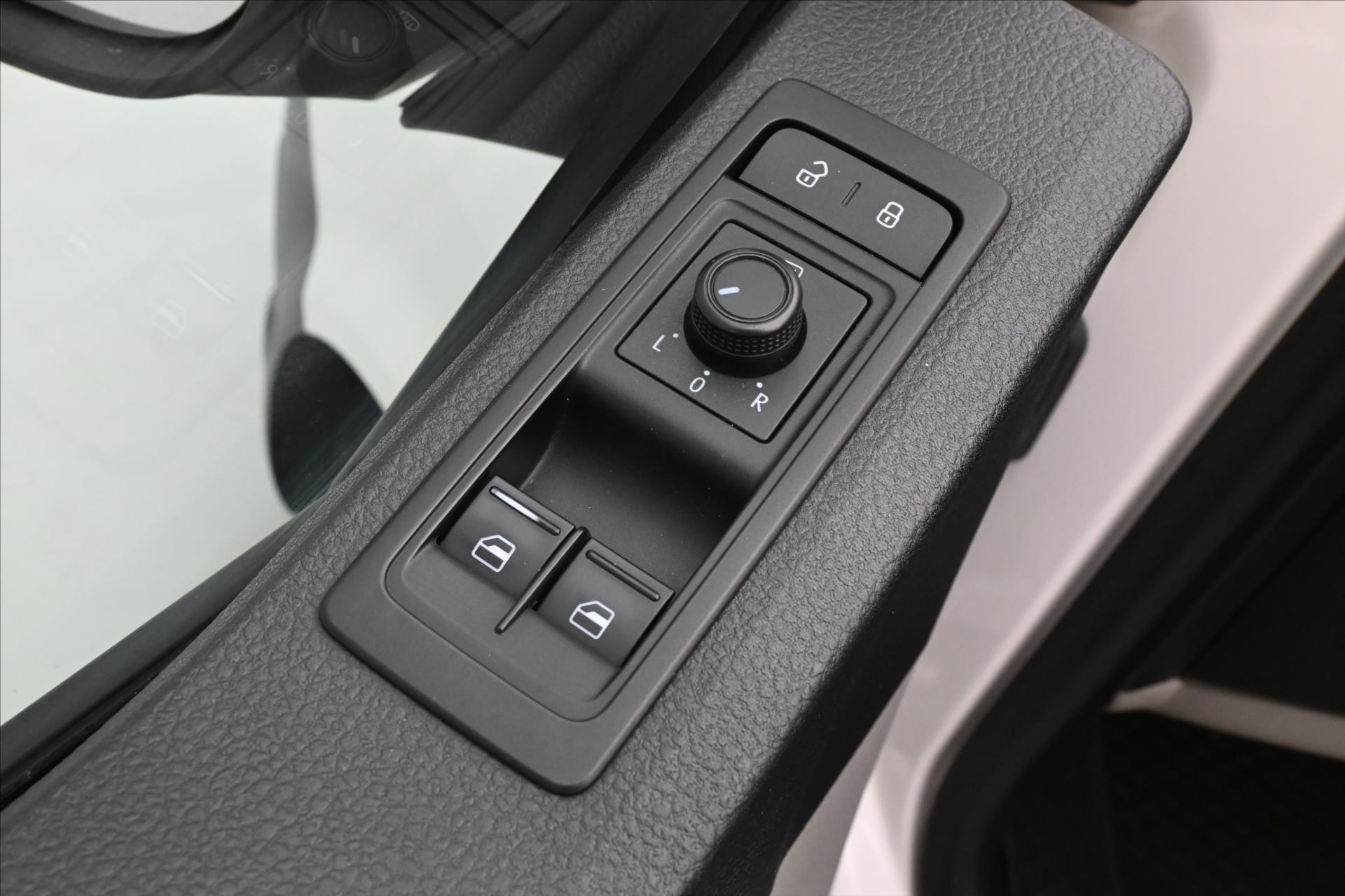 Hlavní fotografie vozu Volkswagen Transporter 2,0 TDI 110 kW 8míst Long Nezáv. topení (23)