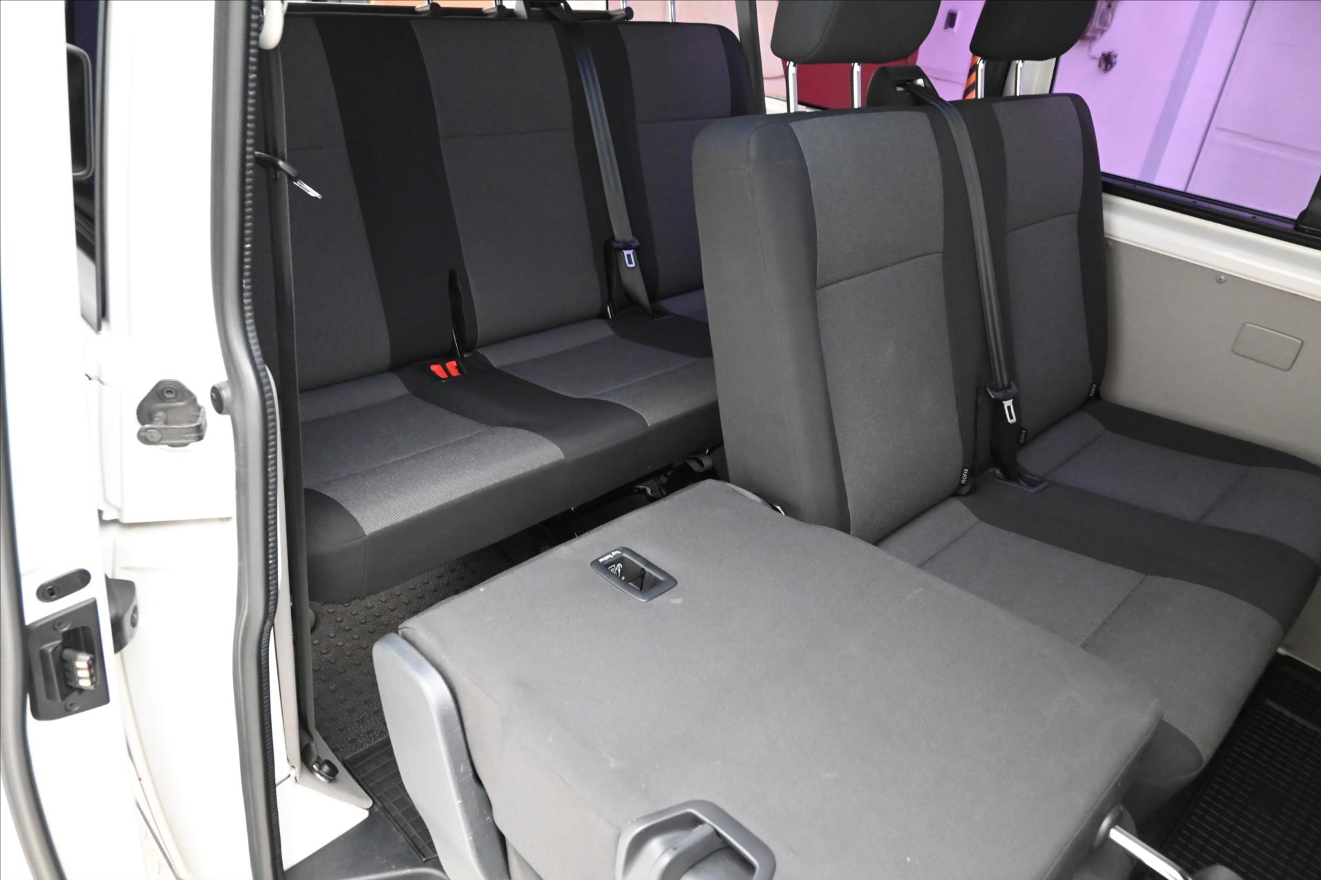 Hlavní fotografie vozu Volkswagen Transporter 2,0 TDI 110 kW 8míst Long Nezáv. topení (26)