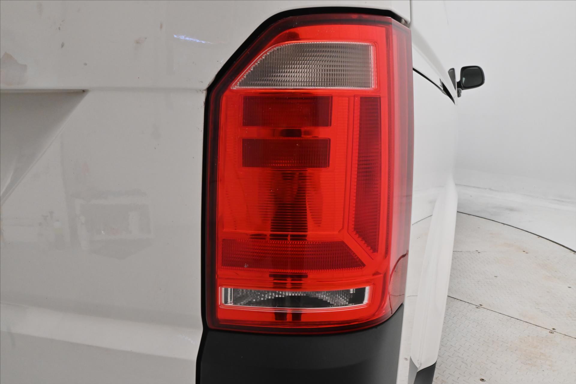 Hlavní fotografie vozu Volkswagen Transporter 2,0 TDI 110 kW 8míst Long Nezáv. topení (29)