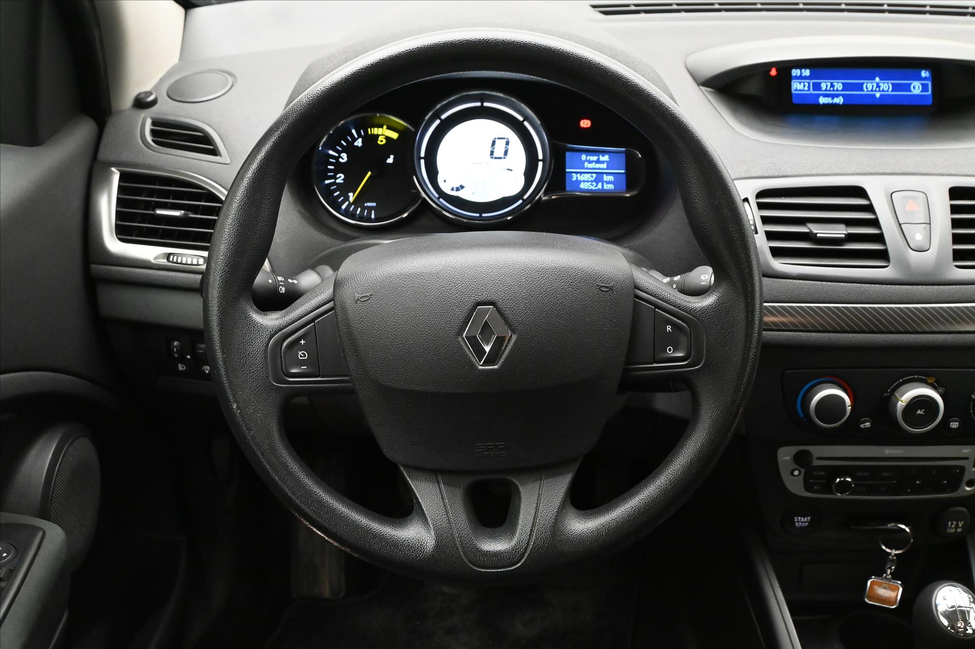 Hlavní fotografie vozu Renault Mégane 1,5 dCi 81kW Tažné Klimatizace  Grandtour (18)